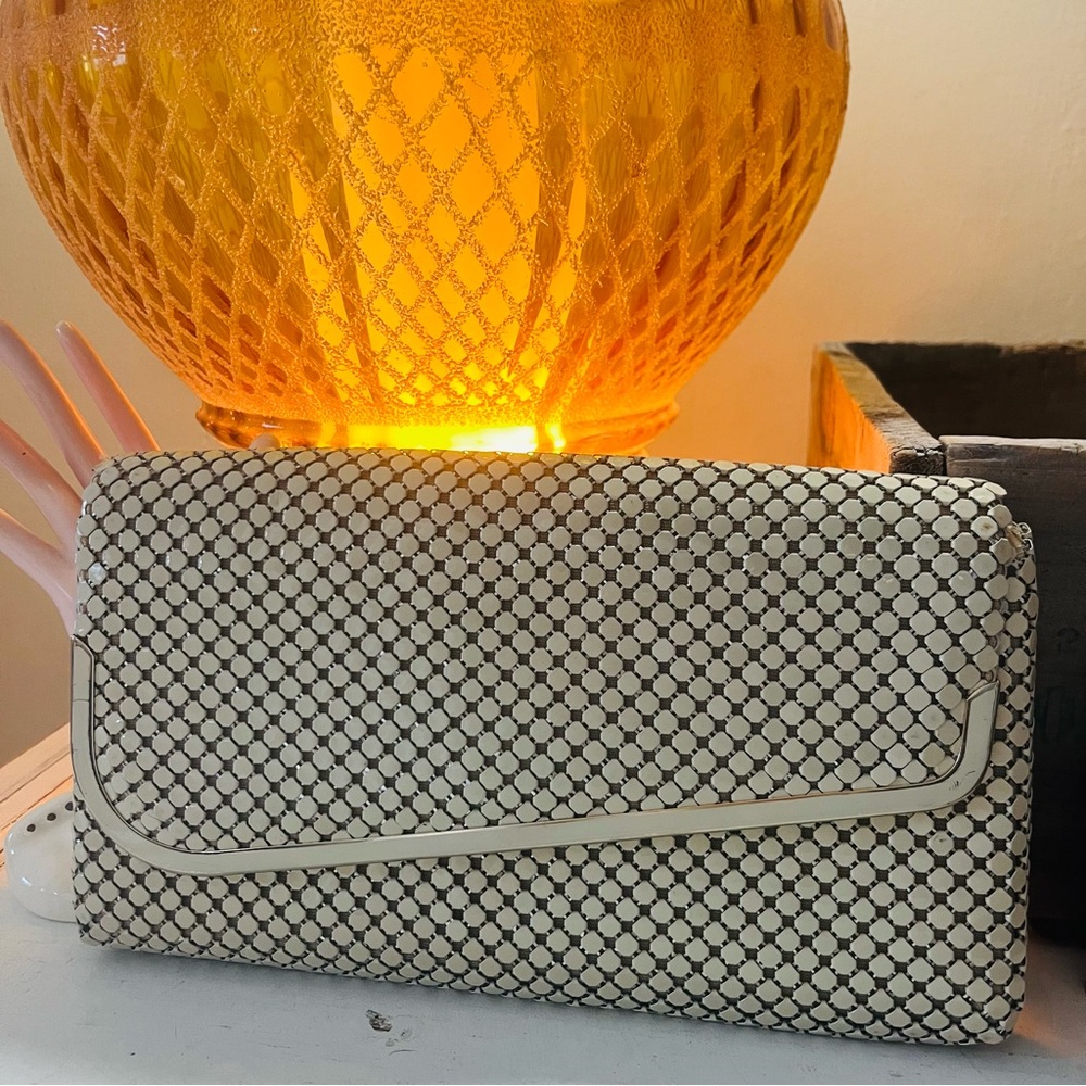 Elegant Ivory Chain Mail Patterned 1980s Women's Clutch